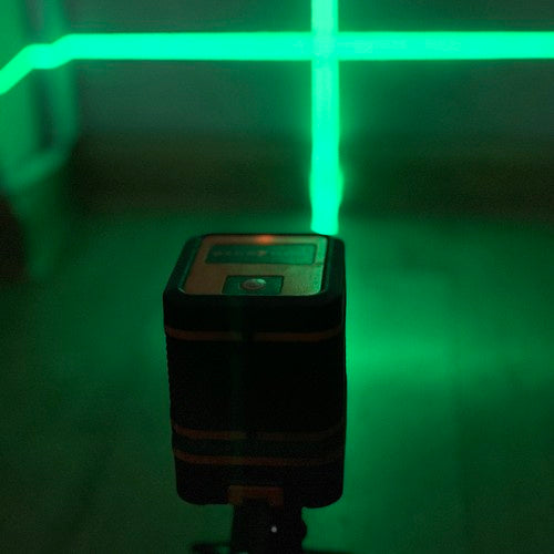 Nivelă Laser Verde Profesională cu Funcție de Auto-Nivelare și Suport Reglabil