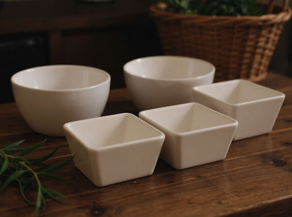 Set servire 3 castronașe 9 cm cu tavă bambus — boluri mici pentru sosuri, gustări și condimente, design natural, ideal pentru servire la masă și petreceri