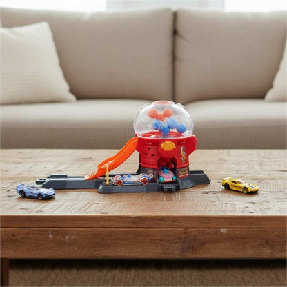 Hot Wheels Car Playset - Downtown Sweet Shop, Track and Interactive Accessories for Maximum Fun
