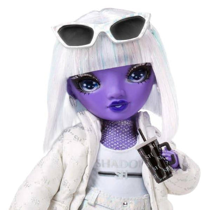 Păpușa Dia Mante de la Rainbow High Shadow High - Fashion Violet cu Accesorii Colorate pentru Joc și Colectare