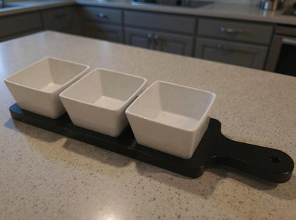 Set servire 3 castronașe 9 cm cu tavă bambus — boluri mici pentru sosuri, gustări și condimente, design natural, ideal pentru servire la masă și petreceri