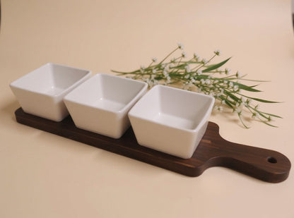 Set servire 3 castronașe 9 cm cu tavă bambus — boluri mici pentru sosuri, gustări și condimente, design natural, ideal pentru servire la masă și petreceri